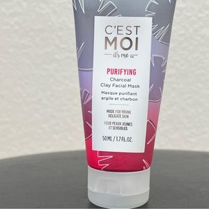 Purifying charcoal clay facial mask